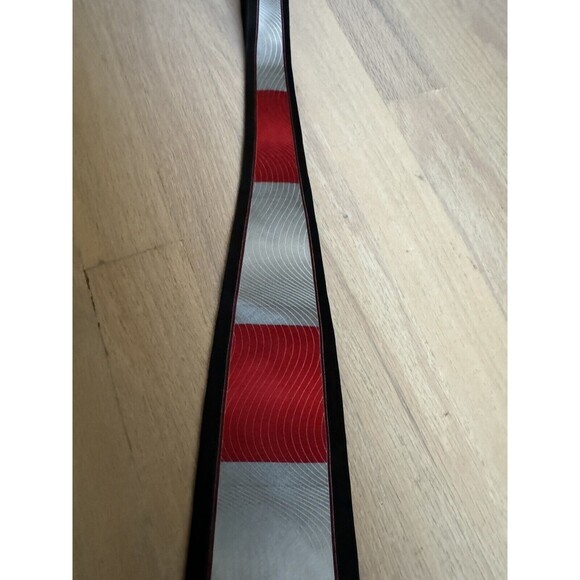 Versani 100% Silk Neck Tie Red And Gray - Picture 8 of 8